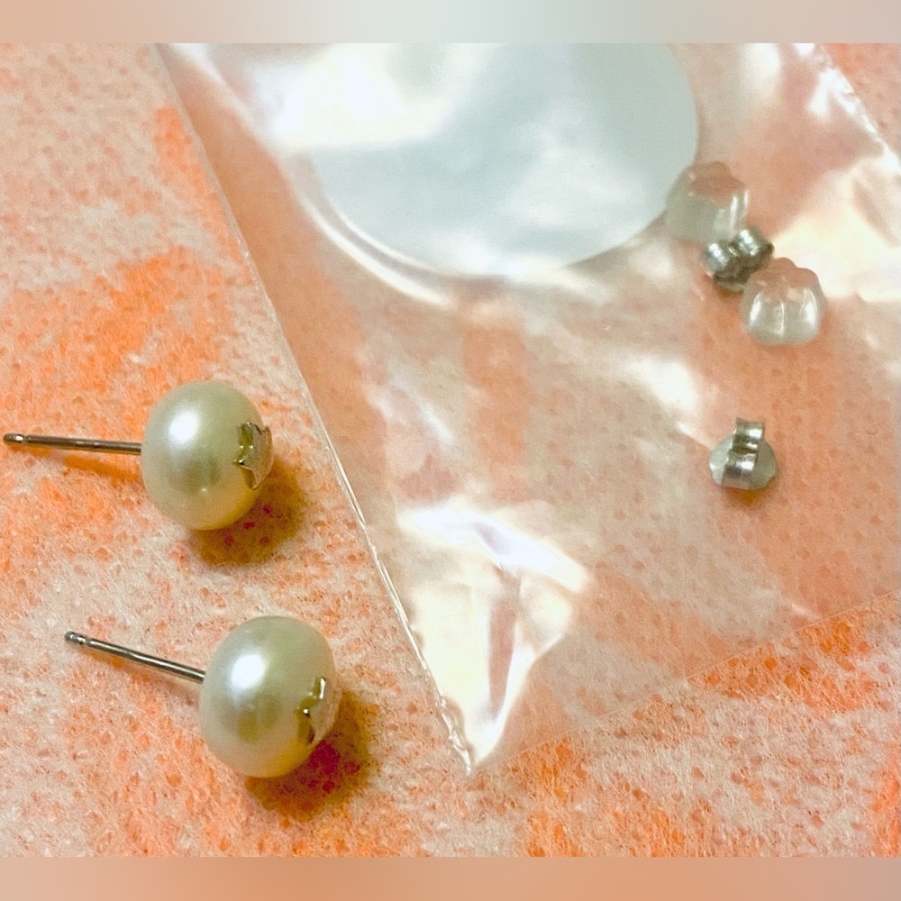 Elegant Pearl Stud Earring with Stars ⭐️ . Sterling Silver 🌸 - Picture 3 of 7